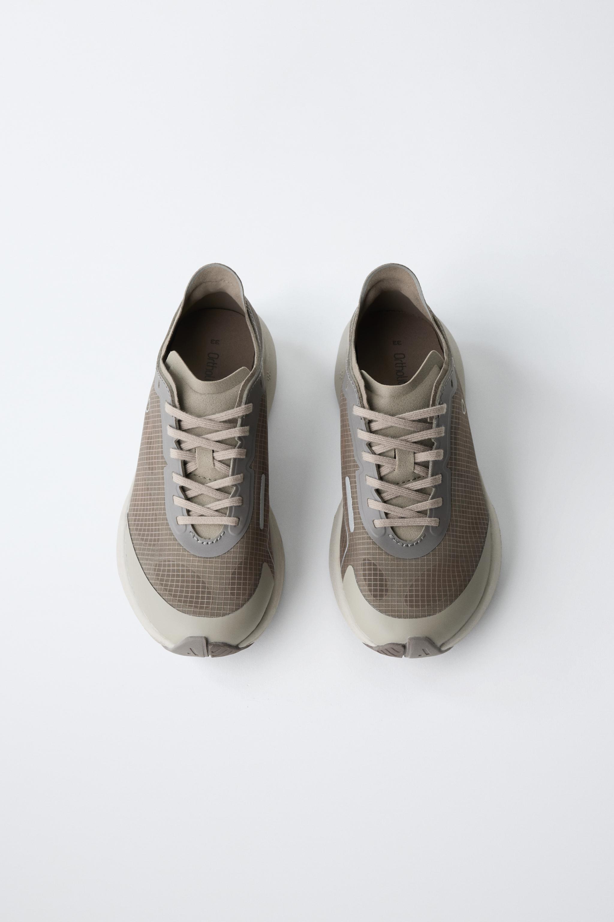 CONTRAST SNEAKERS